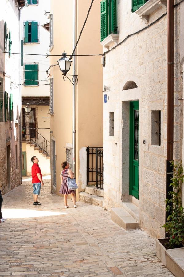 Monterosso City Center Ровин Екстериор снимка