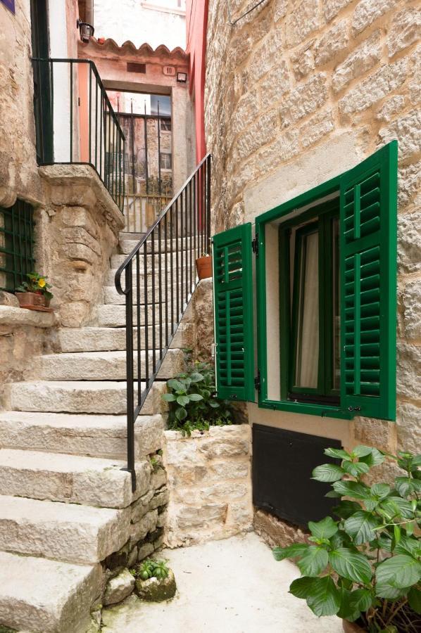 Monterosso City Center Ровин Екстериор снимка